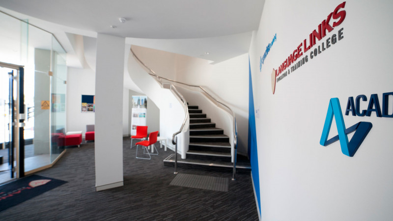 Language-Links-Perth-Entrada-da-Escola