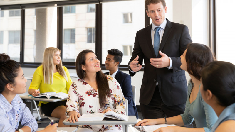 Kaplan-Business-School-Brisbane-Estudantes-durante-Aula